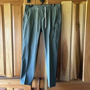 Vuori Sage green organic cotton with 2% elastane long pant in size L